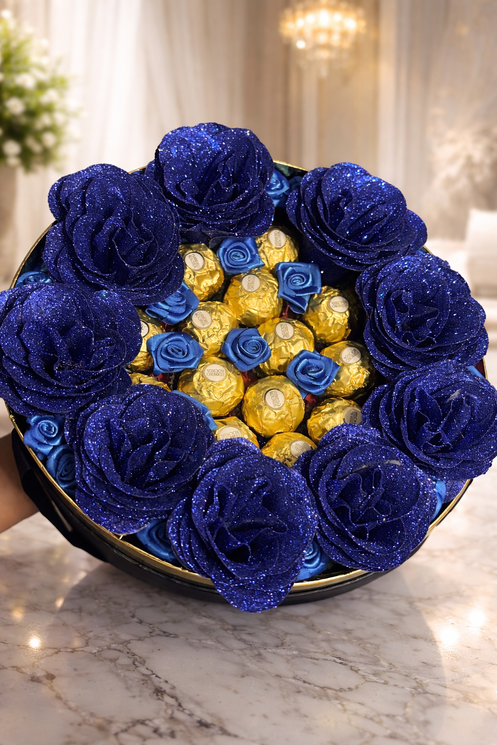 Ferrero Sweet Love - Giftbox Delux cu trandafiri de săpun și ciocolată premium Ferrero Rocher