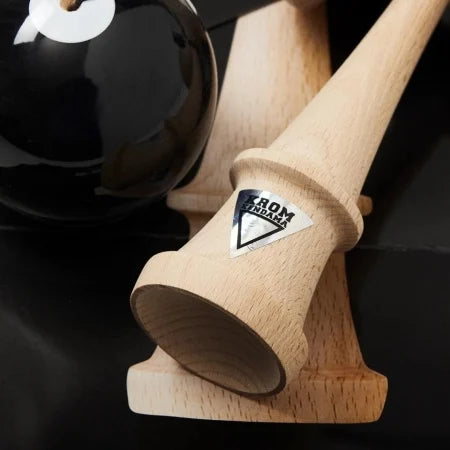 Kendama KROM POP Chrome LOL Clear Negru – rubber Finish, Formă Bunnifer, Lemn de Fag | Model Performanță