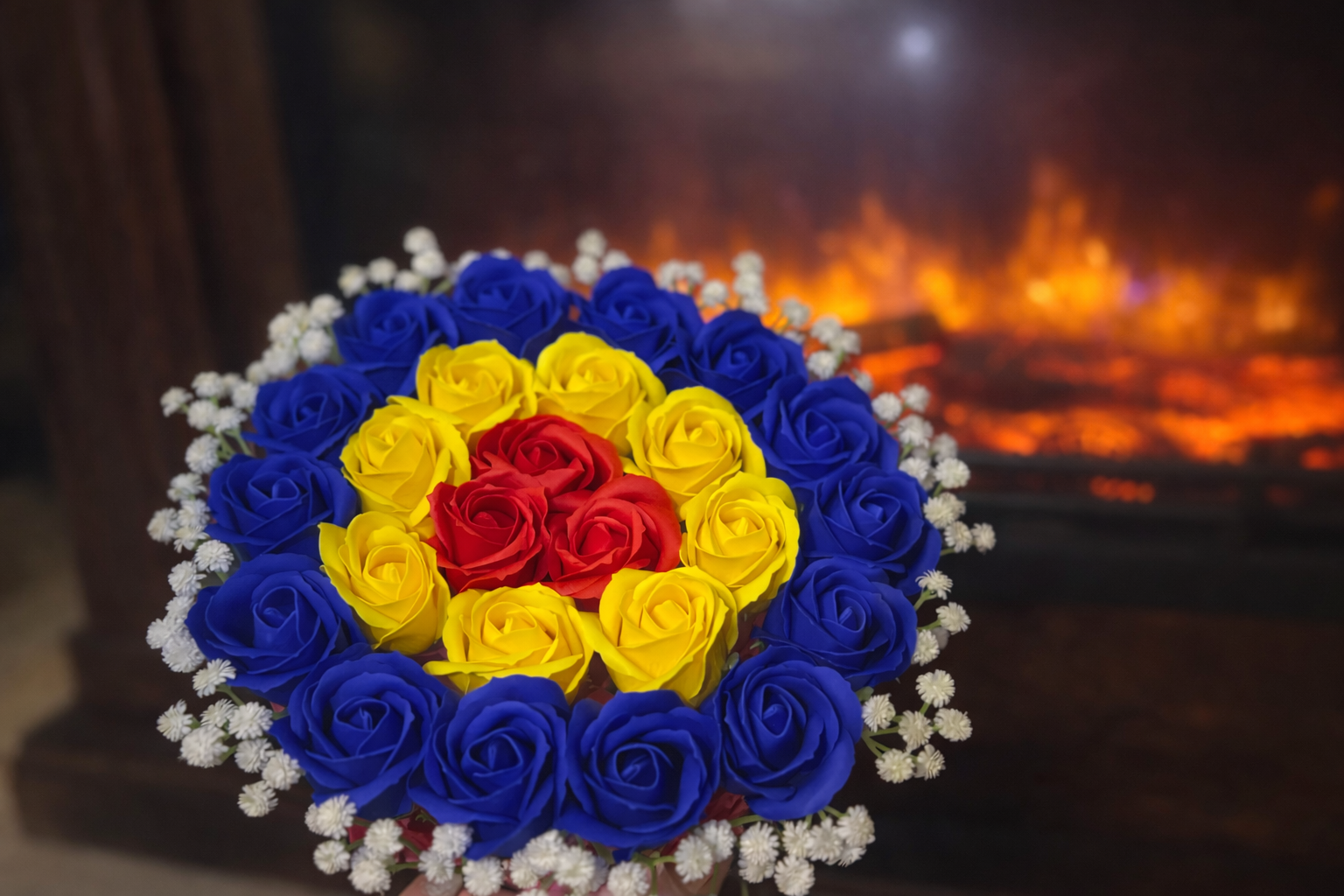 Buchet 25 trandafiri inspirat de drapelul României