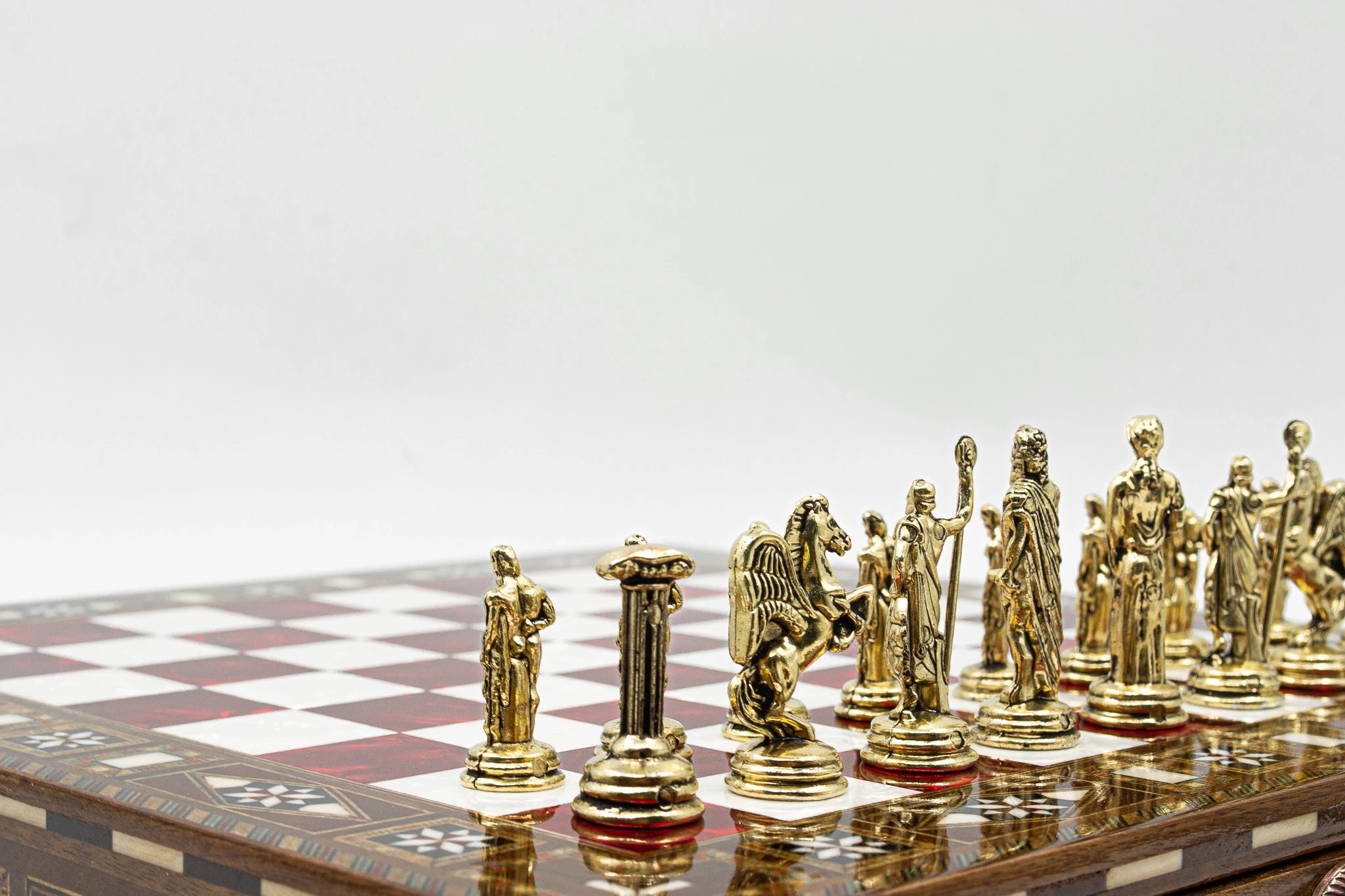 Set Sah de Lux Tematica Imperiul Roman, Piese Metalice, Tabla Lemn Masiv 32 cm, Lucrat Manual, Cutie Depozitare