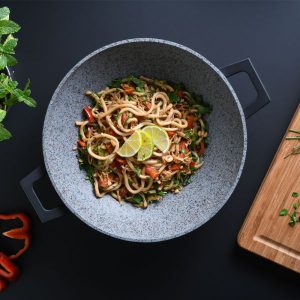 Tigaie Wok cu capac Herzog HR-5231 – 40 cm / 8.5 L | Acoperire cu marmură, mâner Soft Touch, buton pentru aromă, compatibilă cu inducție